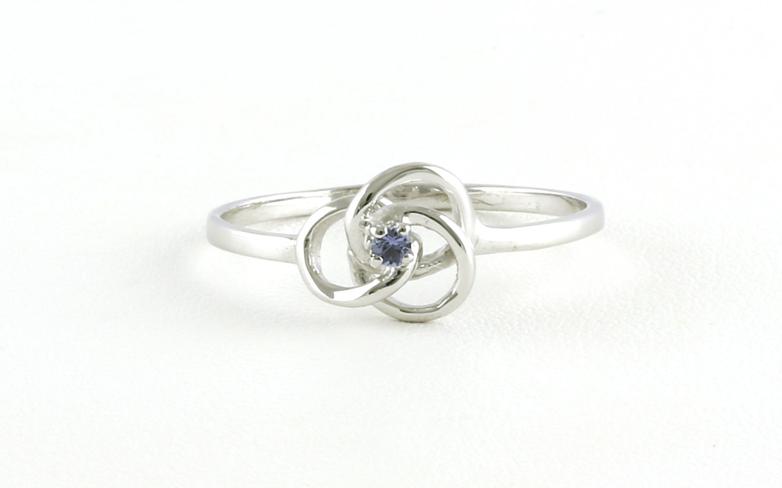 Flower Knot Montana Yogo Sapphire Ring in Sterling Silver (0.04cts)