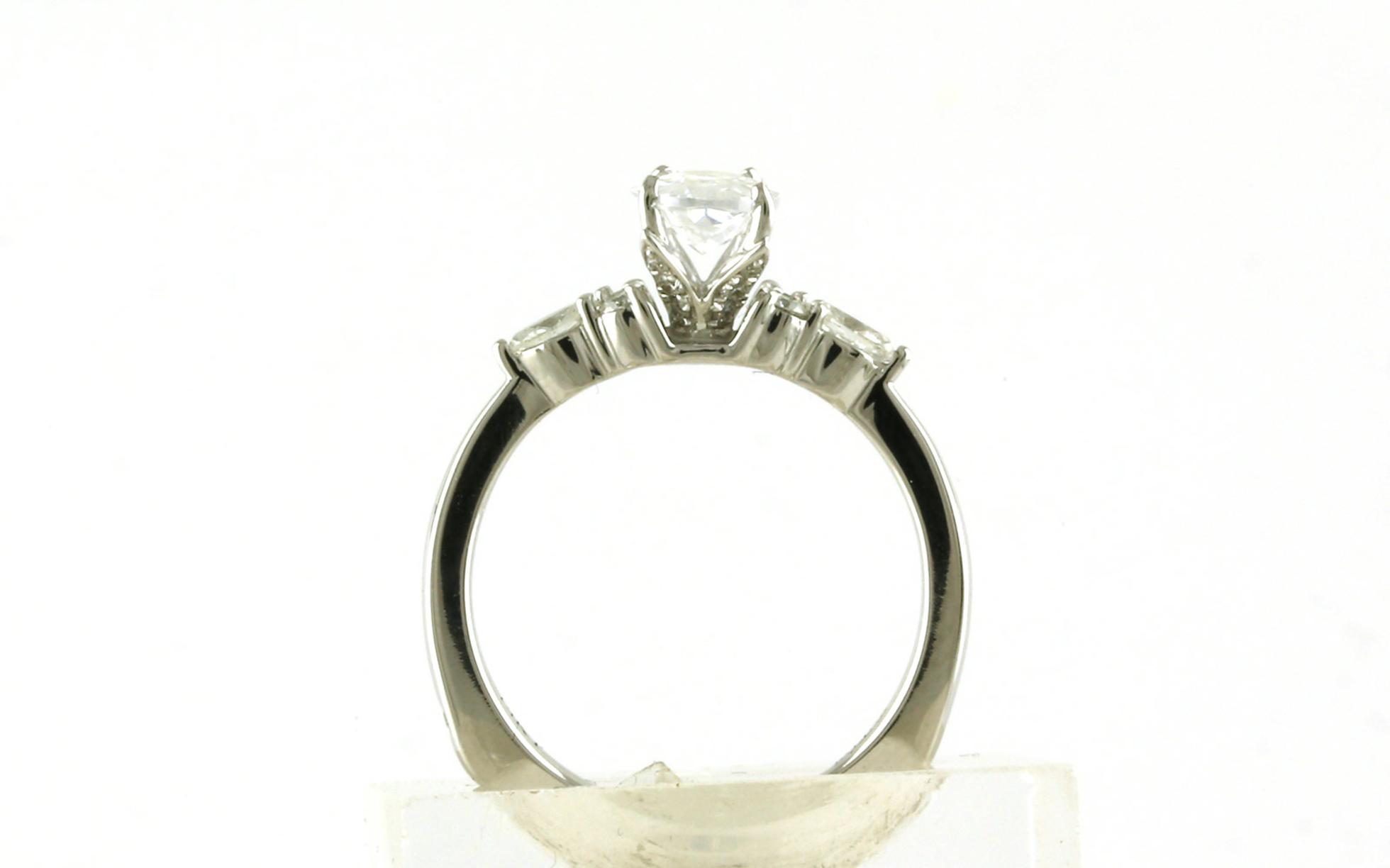 7-Stone Oval-cut Engagement Ring Mounting with Round and Marquise Side Stones in White Gold