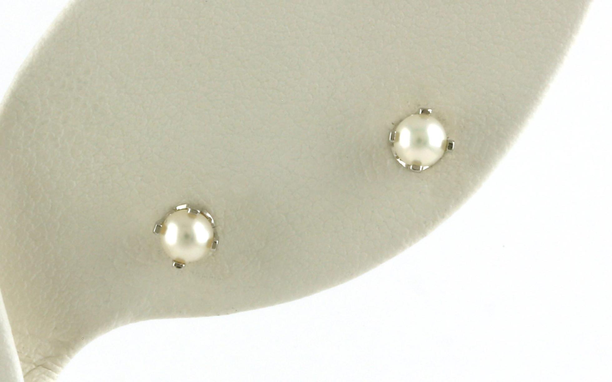 Pearl Birthstone Stud Earrings in White Gold (4 mm)