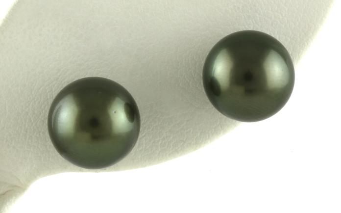 content/products/Tahitian Pearl Stud Earrings in White Gold