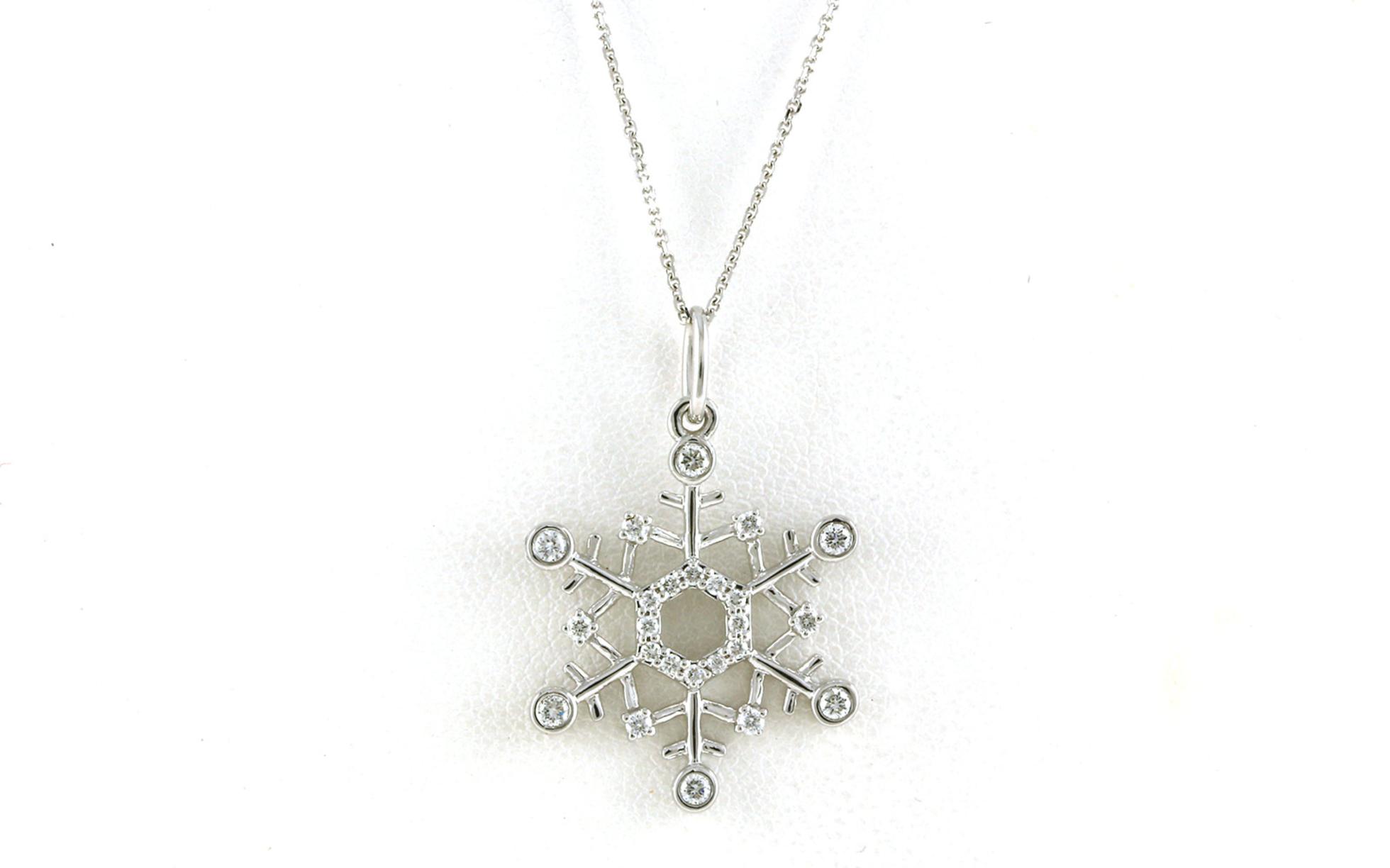 24-Stone Snowflake Diamond Necklace in White Gold (0.25cts TWT)