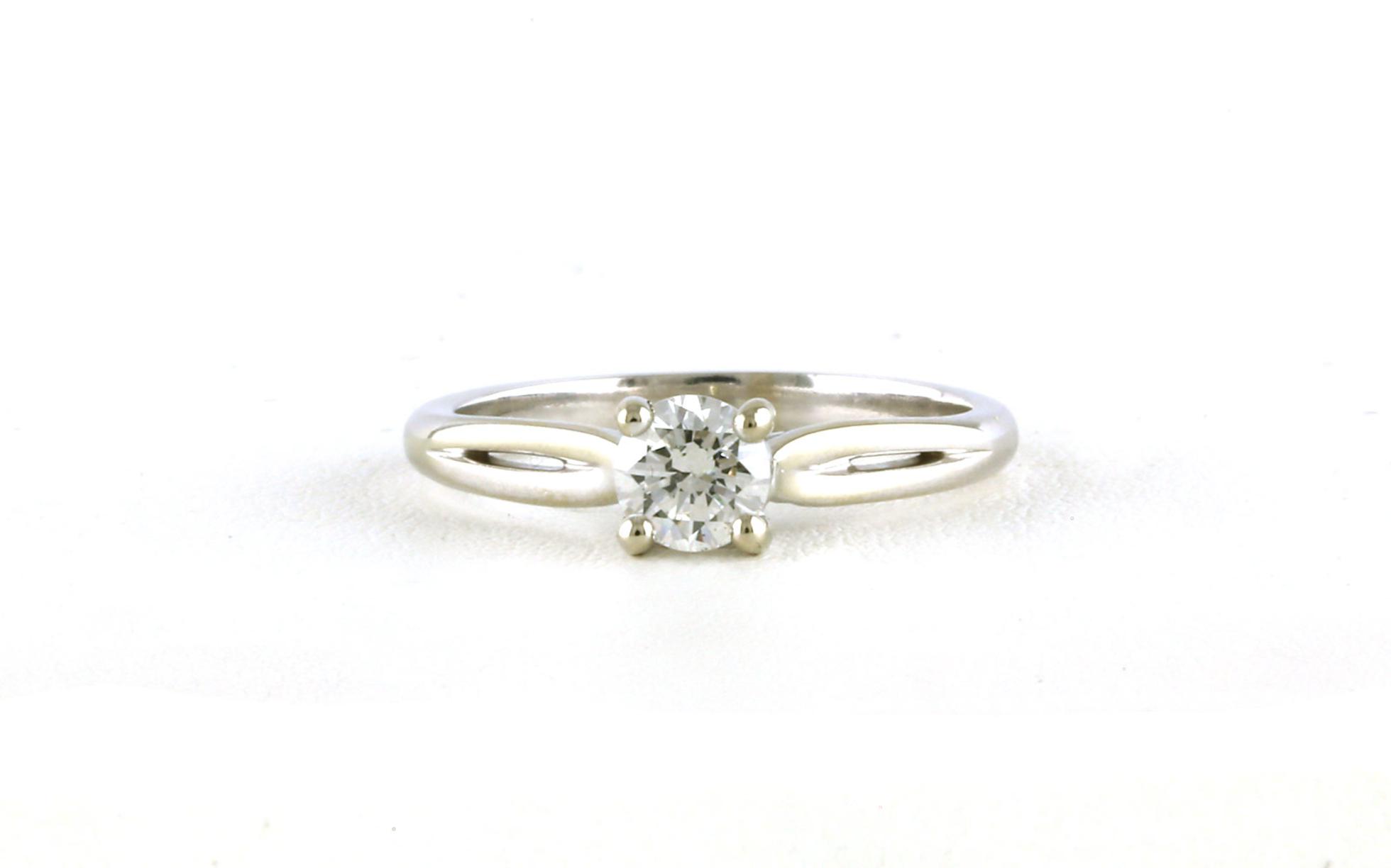 Solitaire-style Round Brilliant-cut Diamond Engagement Ring with Split Shank in White Gold