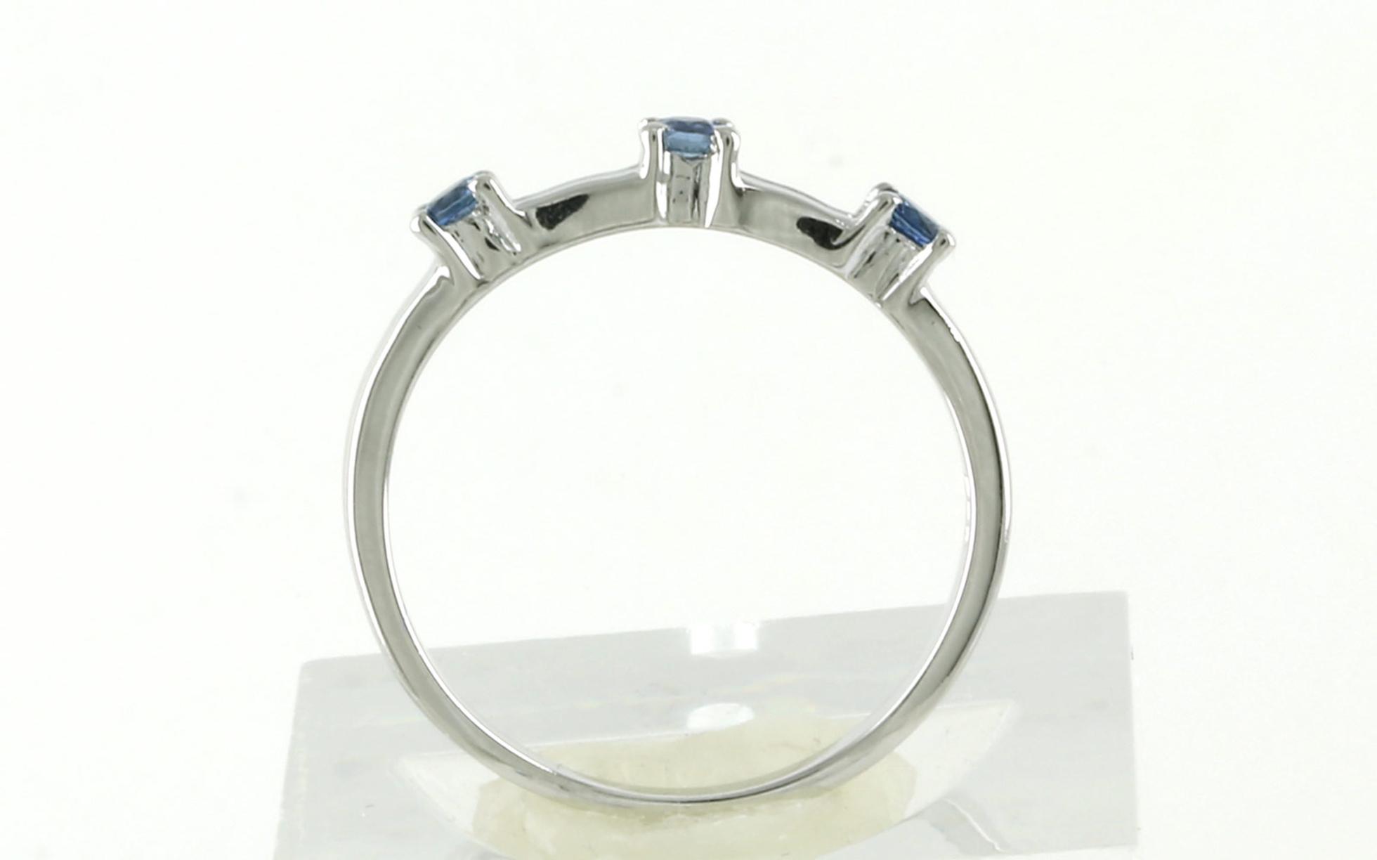 3-Stone Spaced Montana Yogo Sapphire Ring with Engraving Details in Sterling Silver (0.23cts TWT)