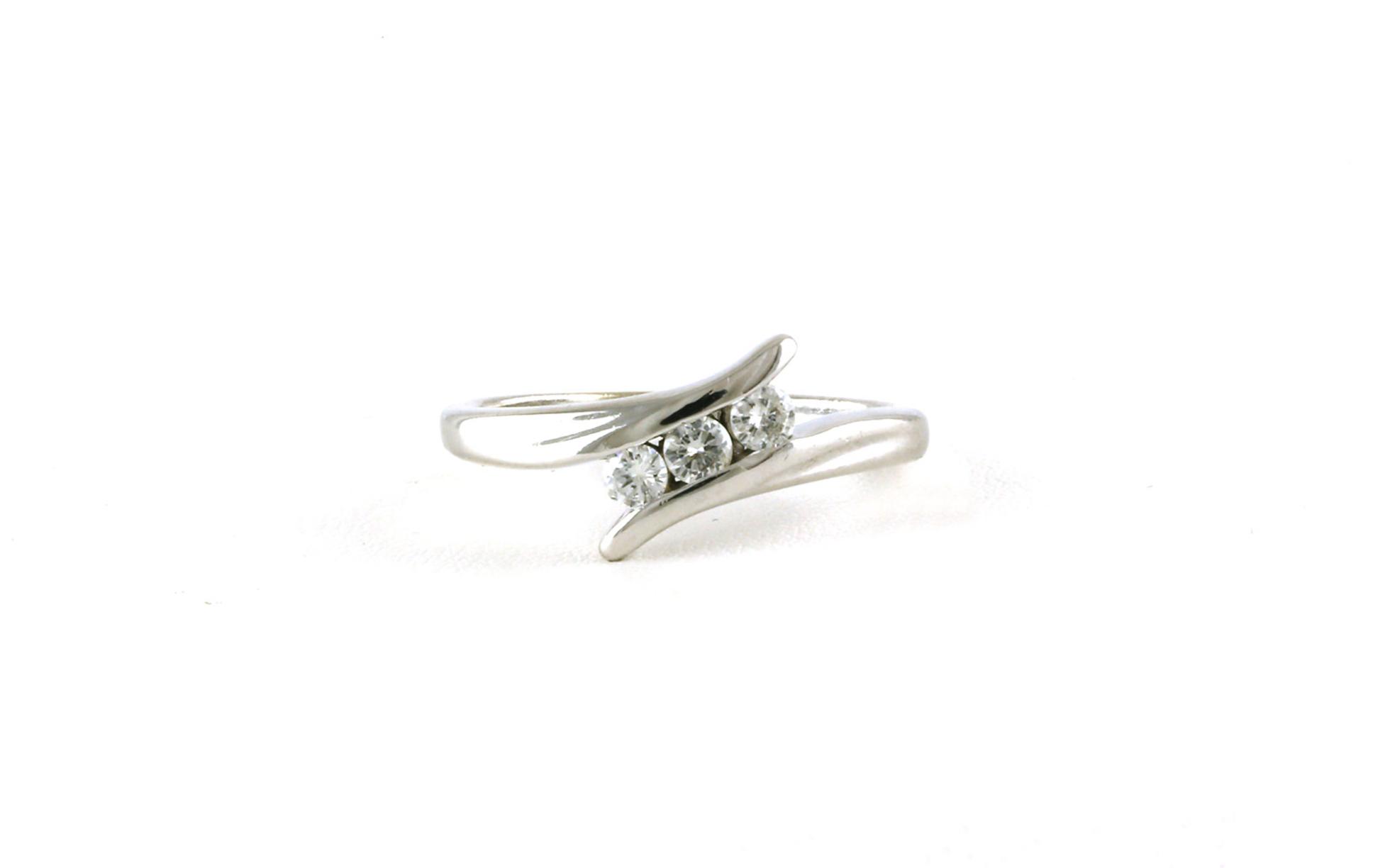 Estate Piece: 3-Stone Bypass-style Diamond Ring in White Gold (0.25cts TWT)