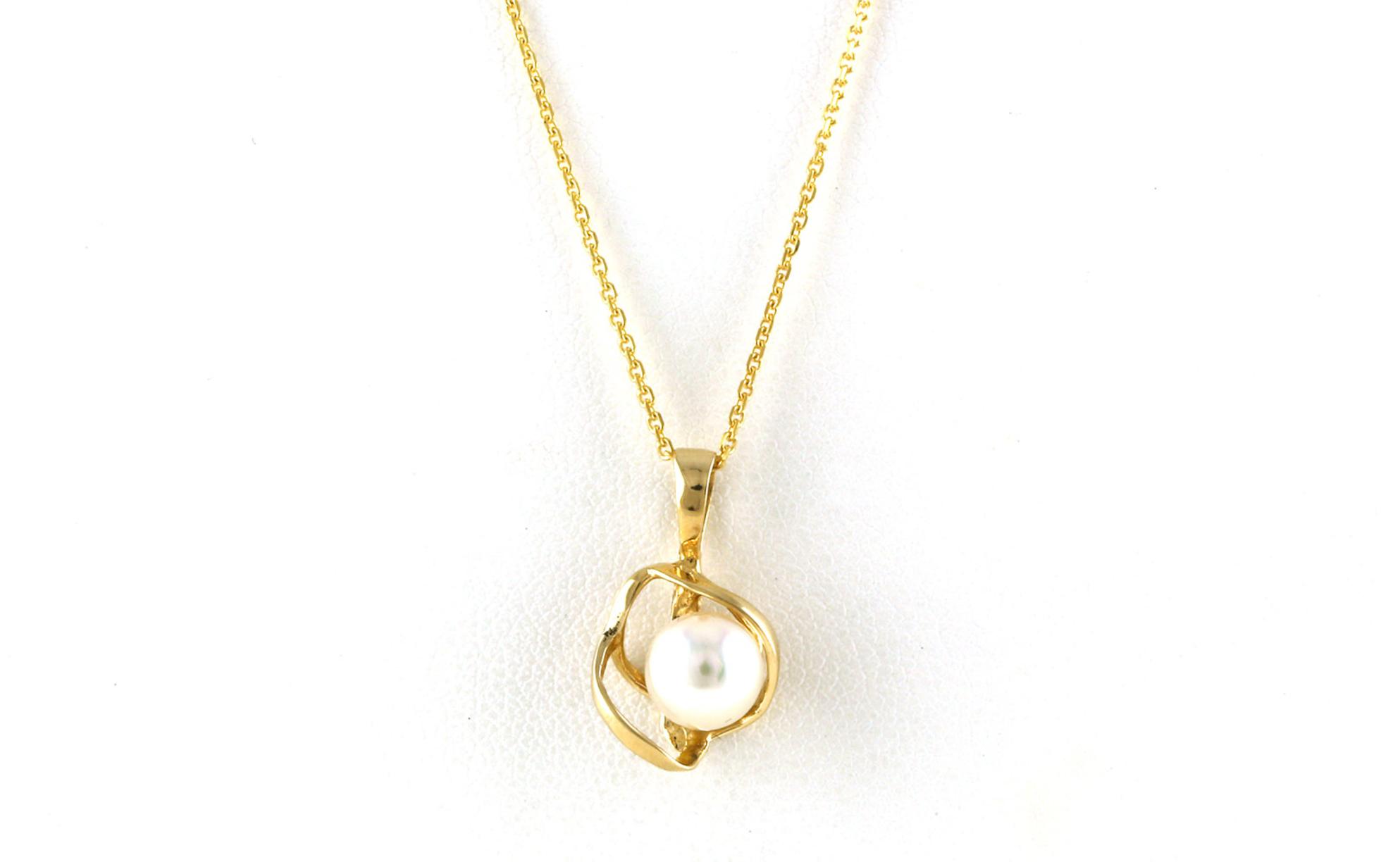 Estate Piece: Drop-style Pearl Necklace in Yellow Gold