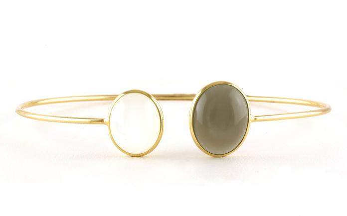 content/products/Delicate Bezel-set Oval Cabochon-cut Moonstones Flexi-cuff Bracelet in Yellow Gold (7.85cts TWT)