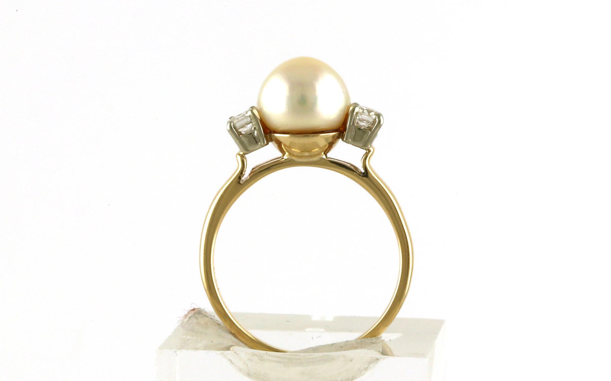 Estate Piece: 3-Stone Pearl and Diamond Ring in Yellow Gold (0.25cts TWT)