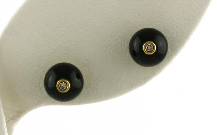 content/products/Estate Piece: Ball-style Onyx Studs with Diamonds in Yellow Gold (0.04cts TWT)