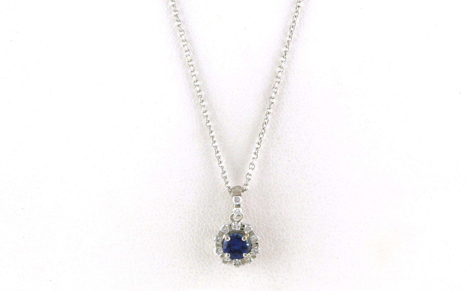 Halo-style Montana Yogo Sapphire Necklace in White Gold (0.47cts TWT)