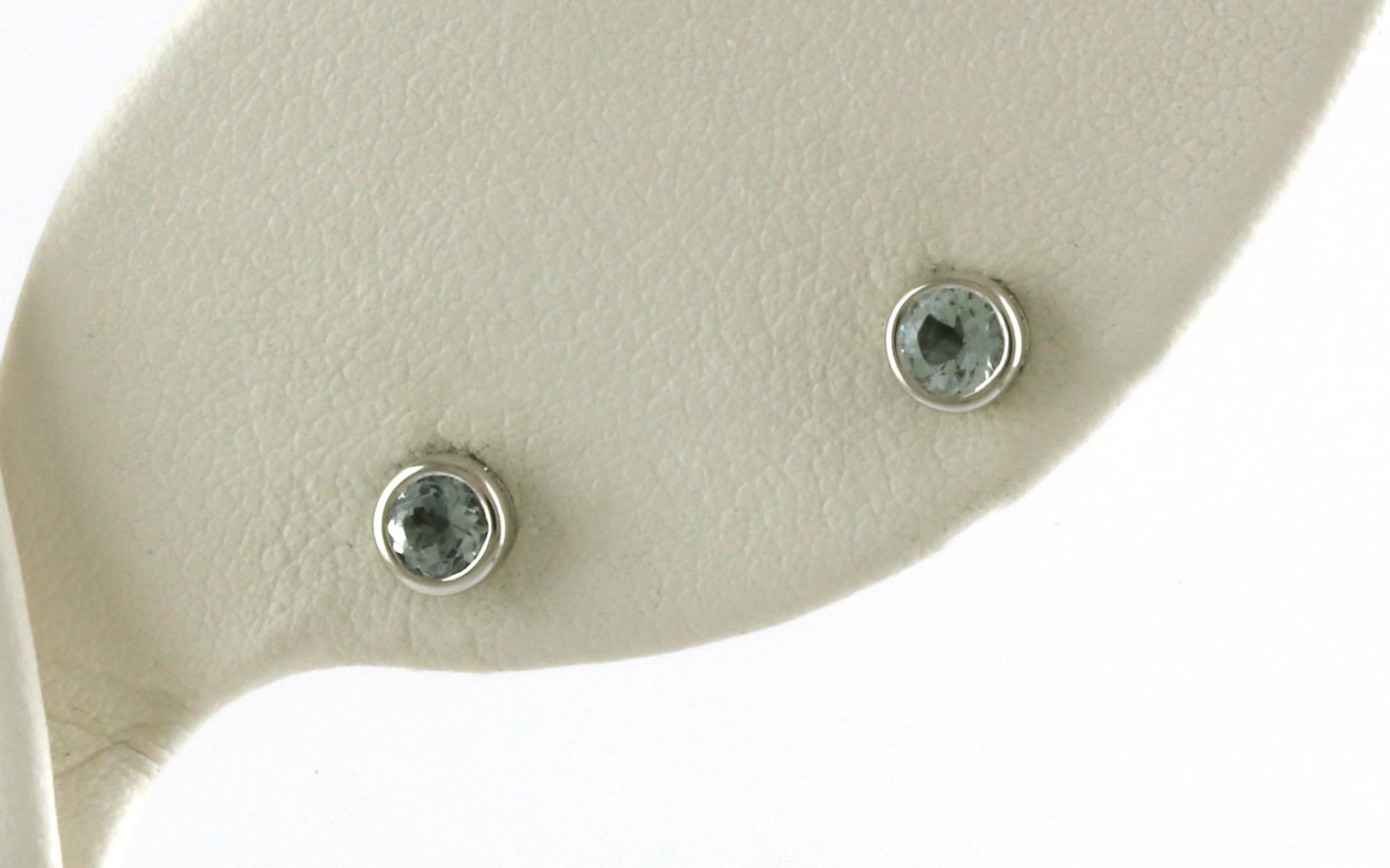 Bezel-set Round Brilliant-cut Aquamarine Stud Earrings in White Gold (0.30cts TWT)