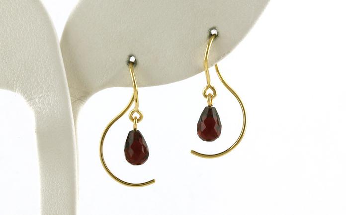 content/products/Swirl Around Briolette-cut Garnet Dangle Earrings in Yellow Gold (1.25cts TWT)
