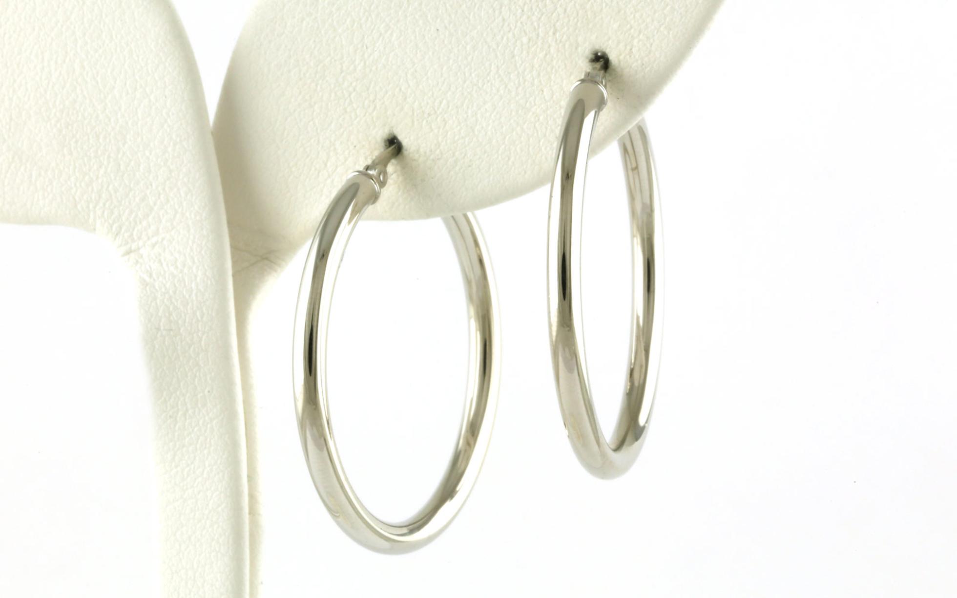 Hollow Hoop Earrings in White Gold (2.5 mm x 30 mm)