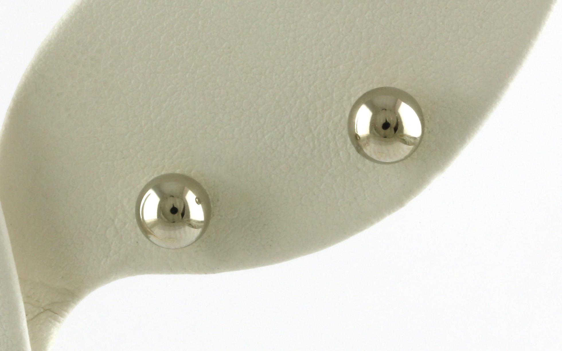 Ball Stud Earrings in White Gold (6mm)