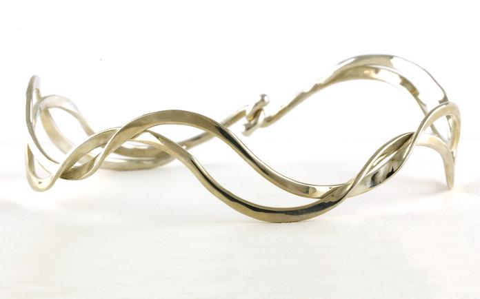 content/products/Ocean Waves Bangle Bracelet in Sterling Silver