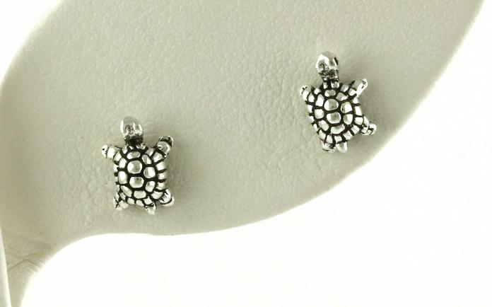 content/products/Turtle Stud Earrings in Sterling Silver