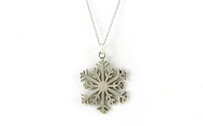content/products/Snowflake Necklace in Sterling Silver