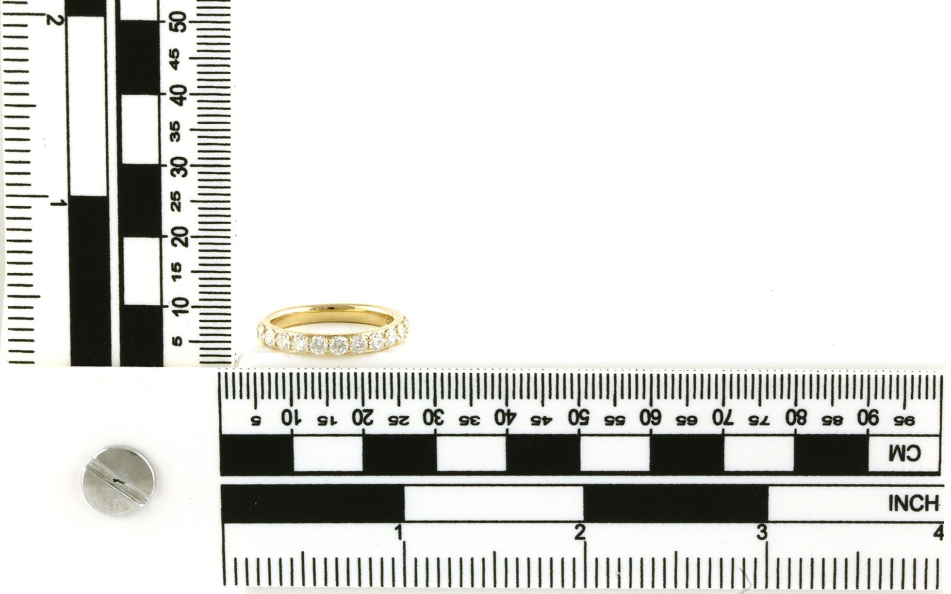 13-Stone Shared Prong Diamond Wedding Band in Yellow Gold (1.00cts TWT) scale