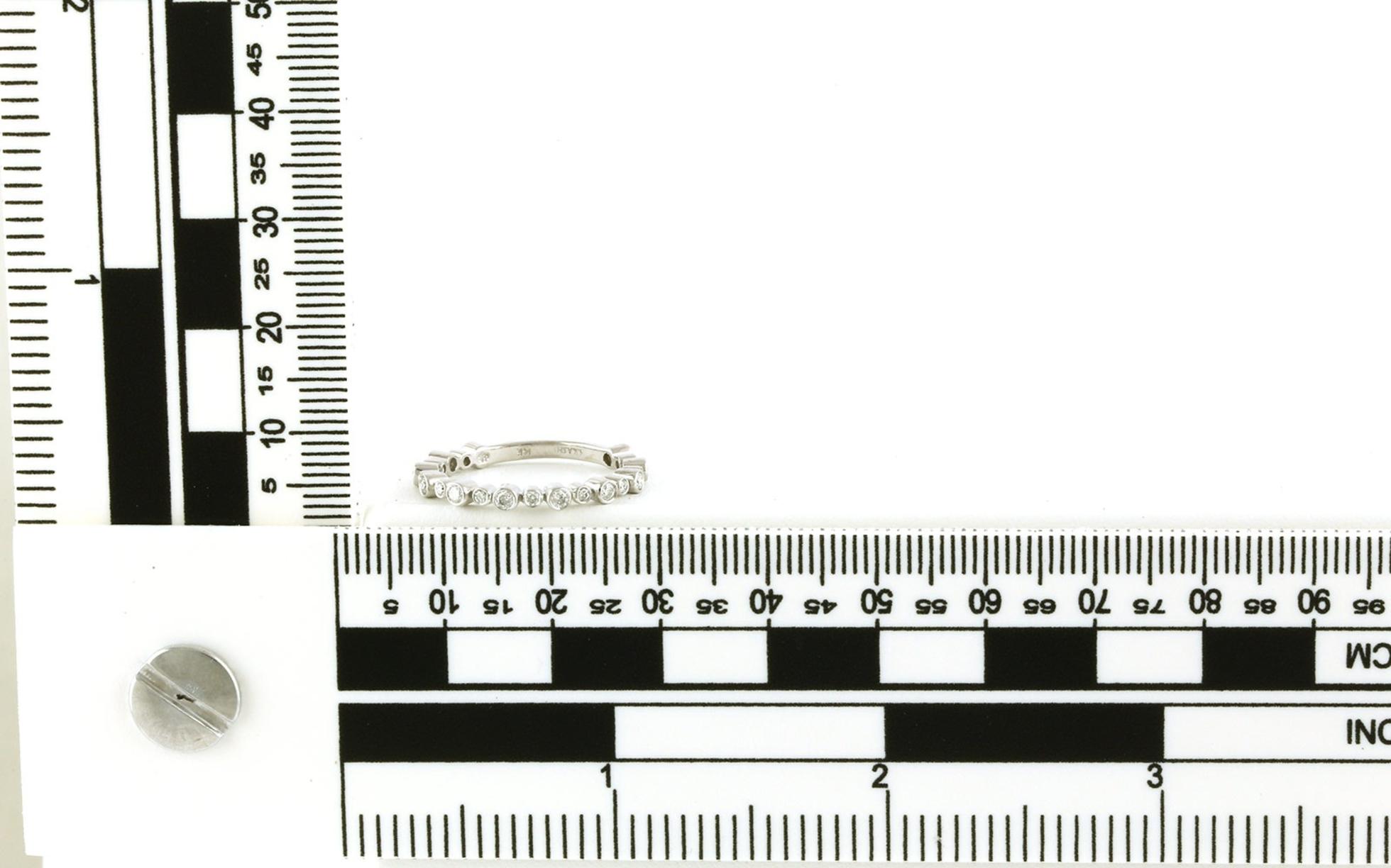 Alternating Size Bezel-set Diamond Wedding Band in White Gold (0.39cts TWT) scale