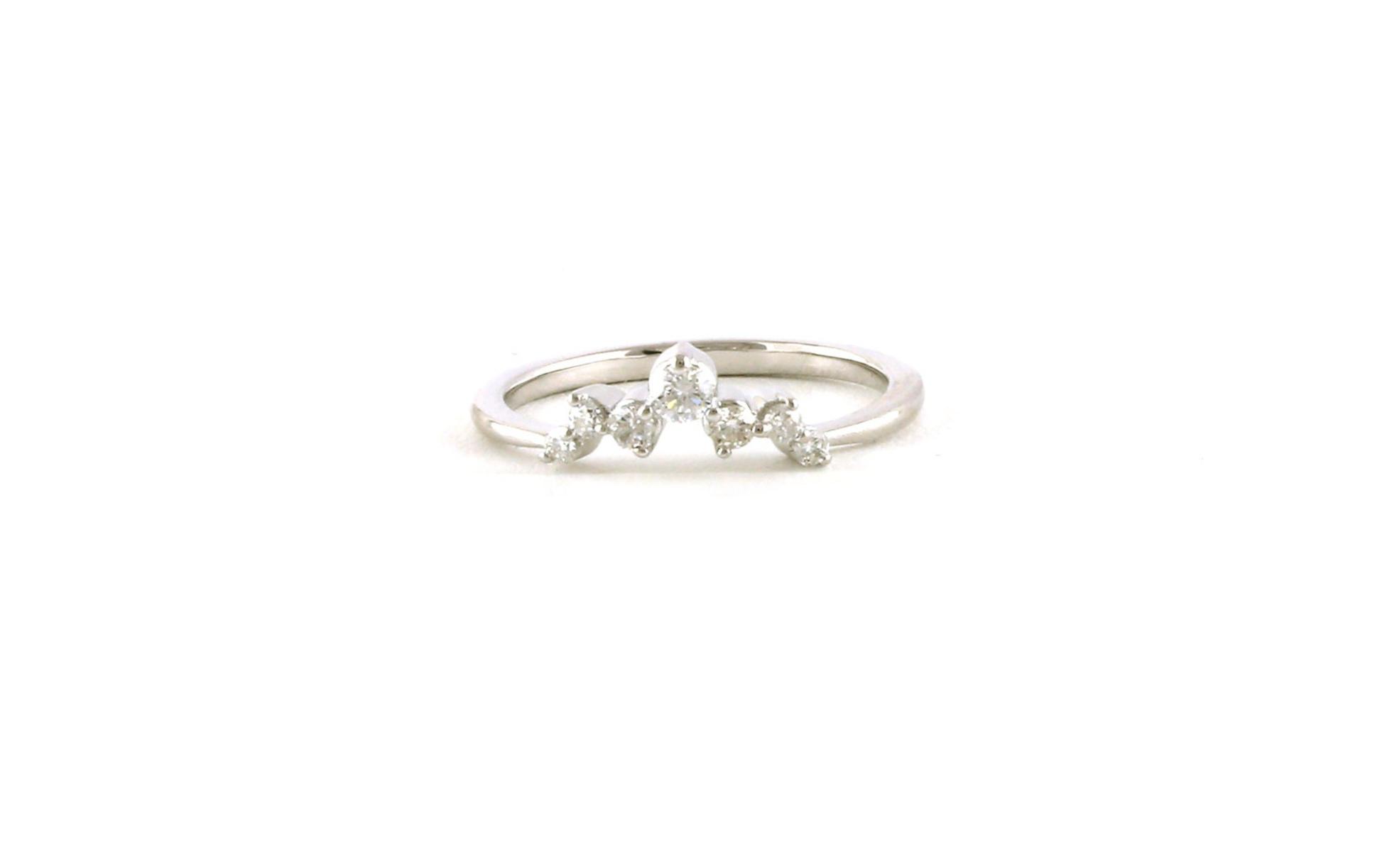 Chevron-style Alternating Size Diamonds Band in White Gold (0.25cts TWT)