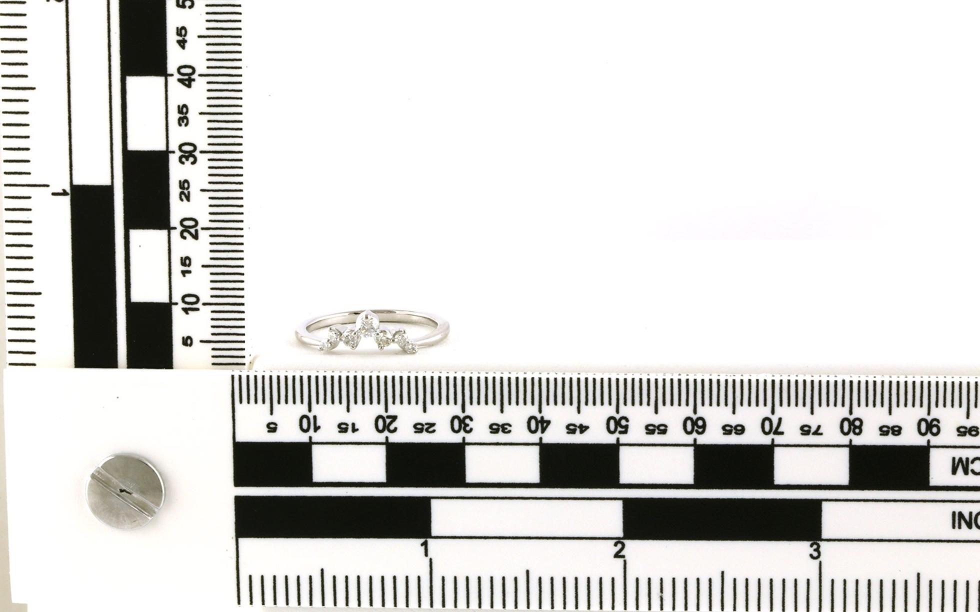 Chevron-style Alternating Size Diamonds Band in White Gold (0.25cts TWT) scale