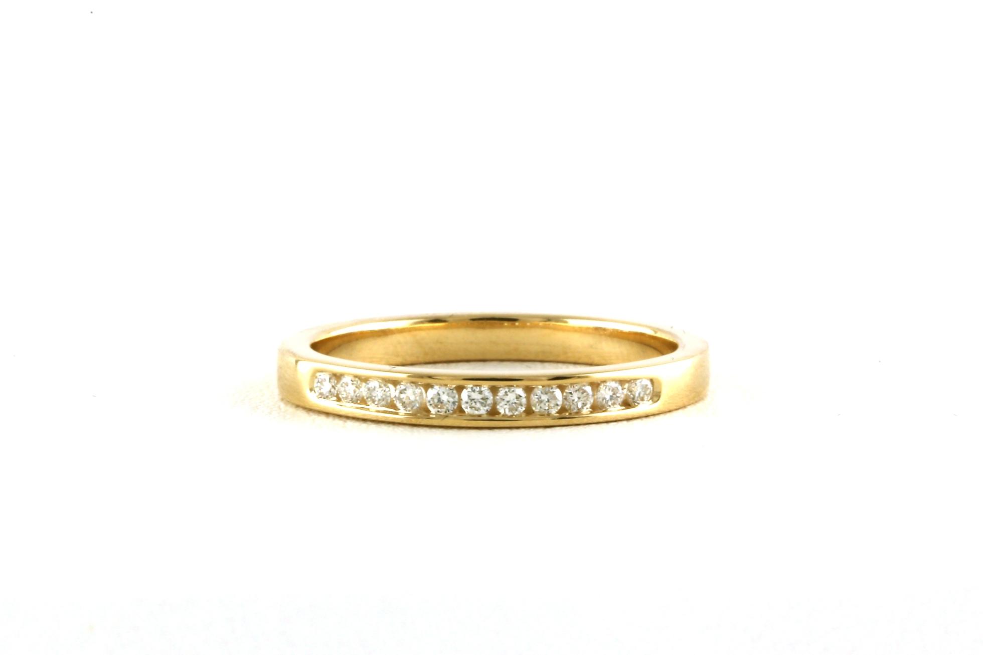 11-Stone Channel-set Diamond Wedding Band in Yellow Gold (0.14cts TWT)