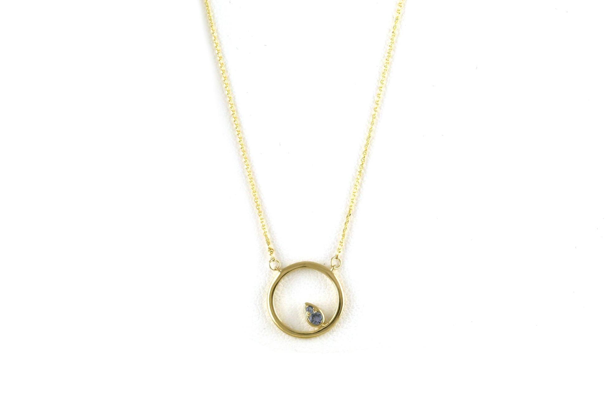 Split Chain Circle with Teardrop Montana Yogo Sapphire in Yellow Gold (0.06cts TWT)