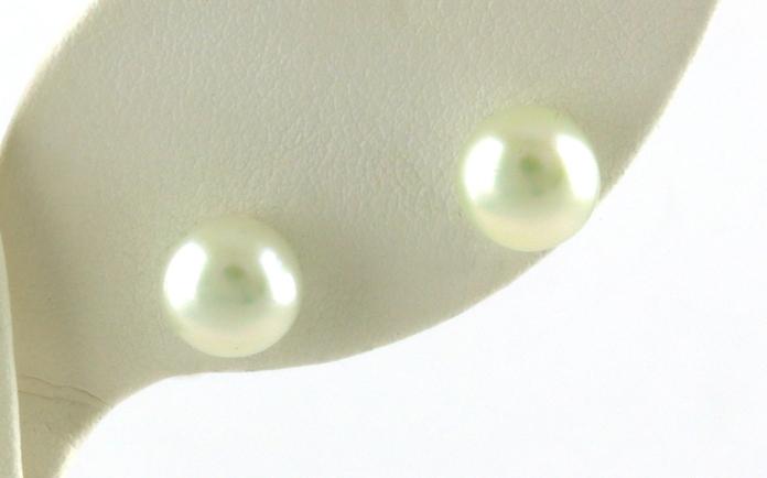 content/products/Dyed Green Fresh Water Button Pearl Stud Earrings in Sterling Silver