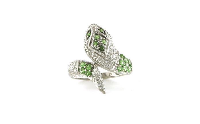 content/products/Estate Piece: Snake Peridot and Diamond Ring in White Gold (1.00cts TWT)