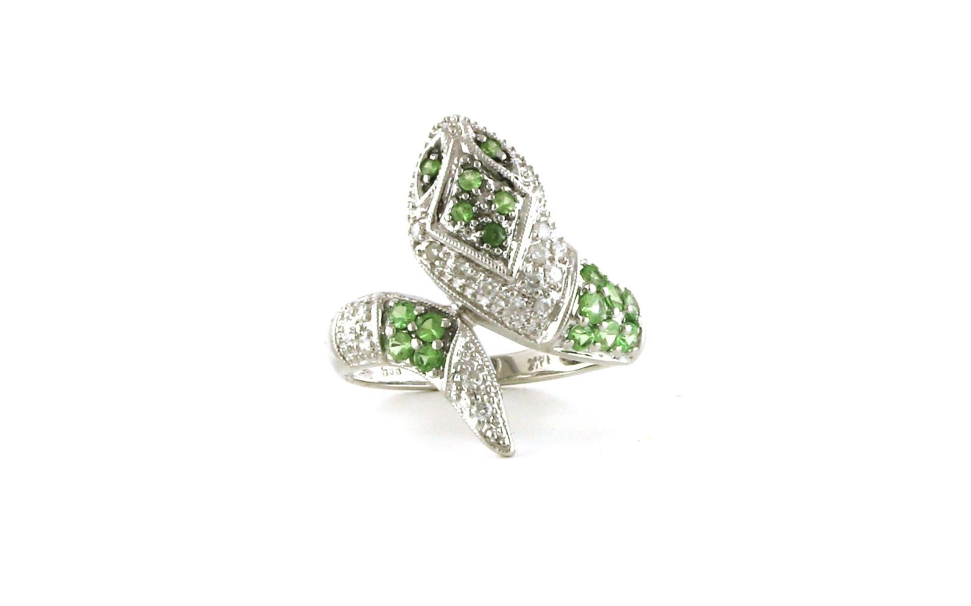 Estate Piece: Snake Peridot and Diamond Ring in White Gold (1.00cts TWT)