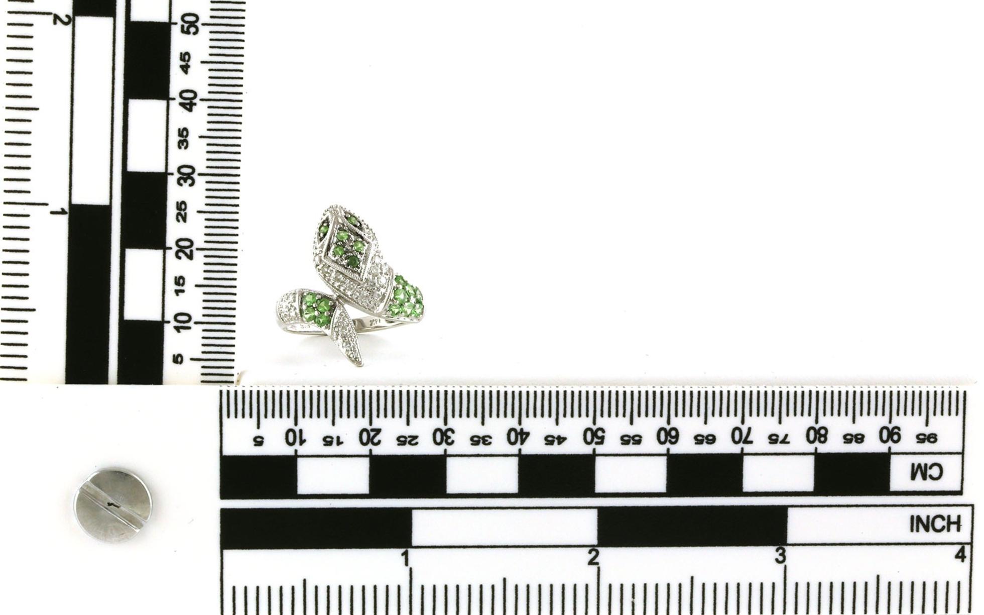 Estate Piece: Snake Peridot and Diamond Ring in White Gold (1.00cts TWT) scale