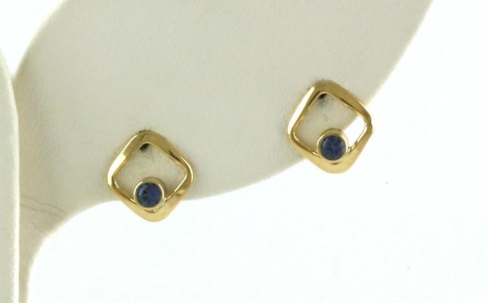 content/products/Square Bezel-set Montana Yogo Sapphire Stud Earrings in Yellow Gold (0.11cts TWT)