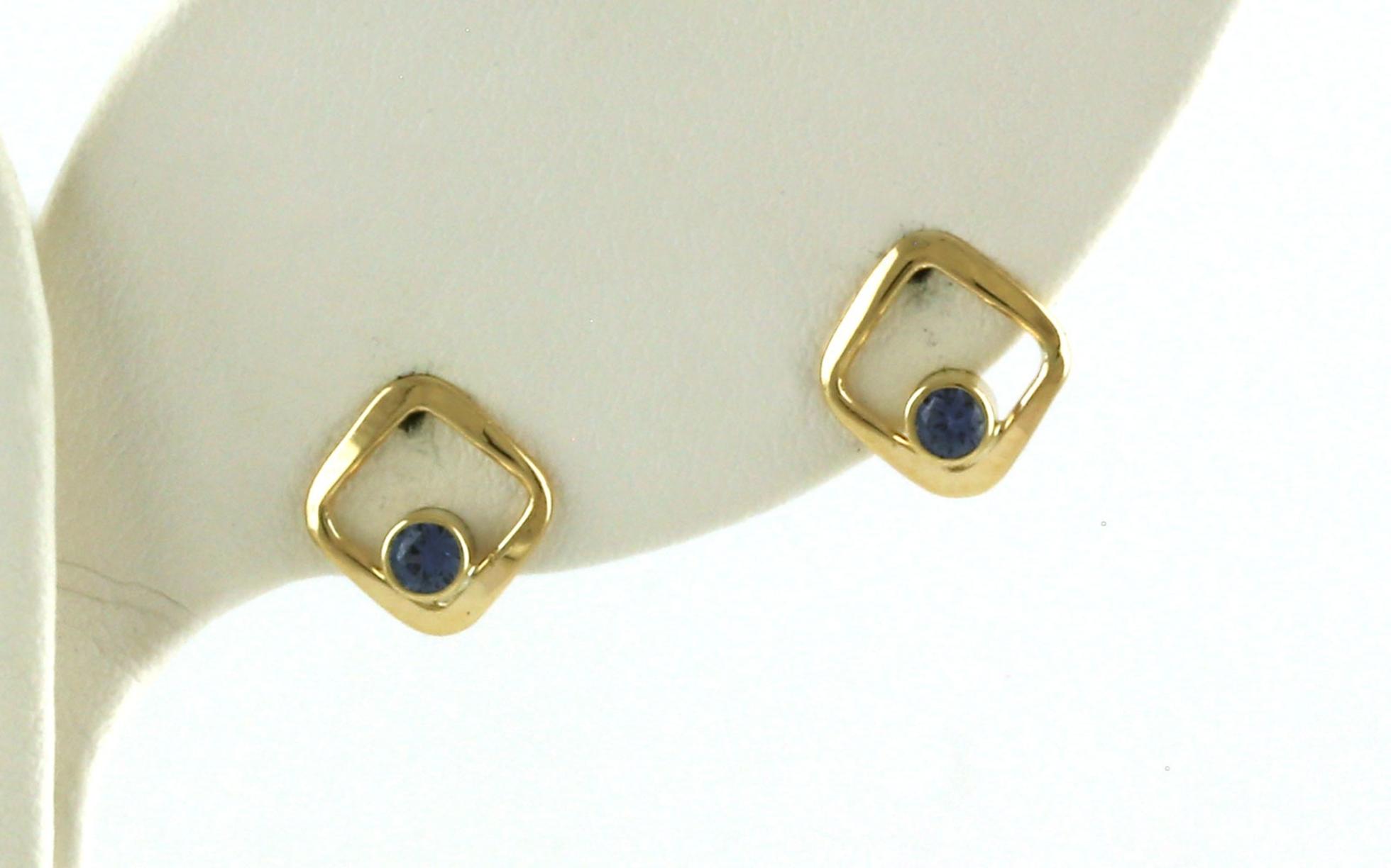Square Bezel-set Montana Yogo Sapphire Stud Earrings in Yellow Gold (0.11cts TWT)