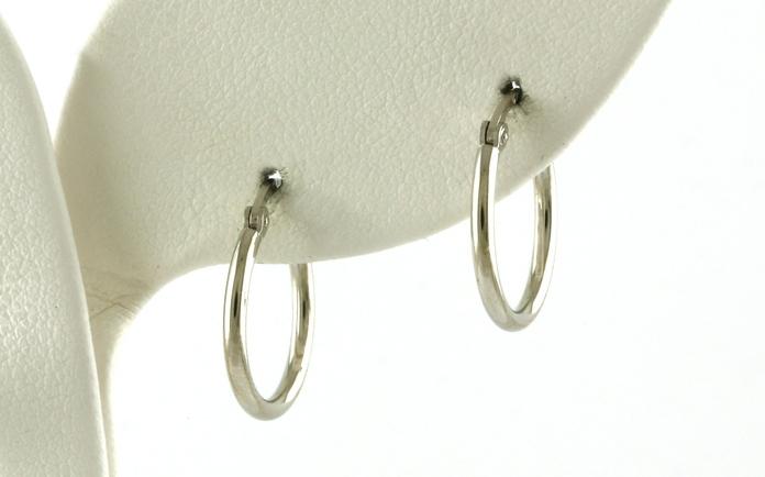 content/products/Hollow Hoop Earrings in White Gold (1.5mm x 15mm)