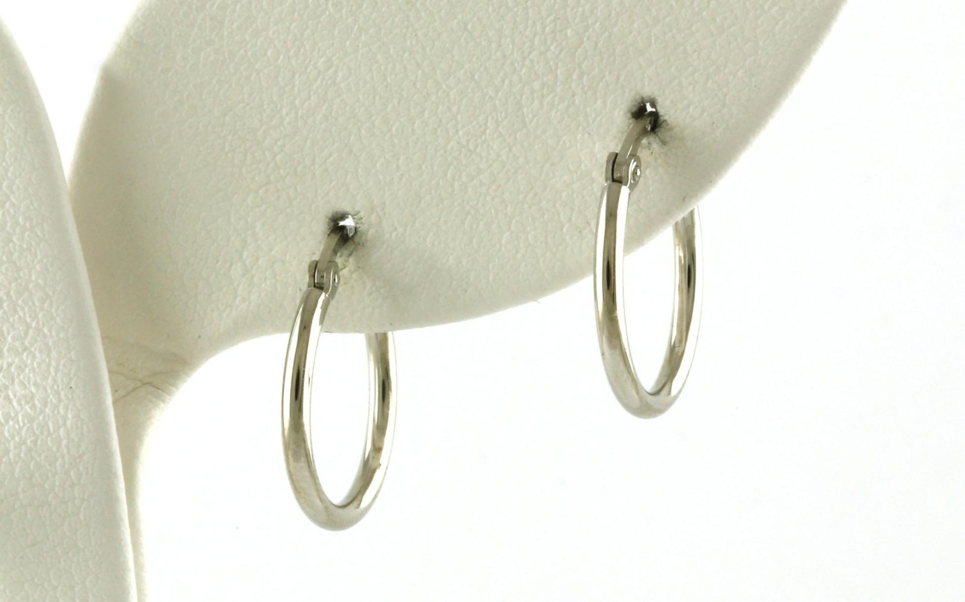 Hollow Hoop Earrings in White Gold (1.5mm x 15mm)