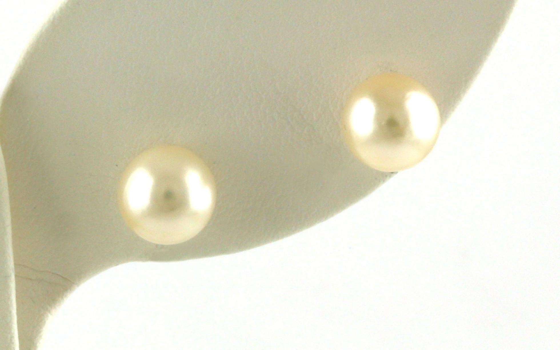Estate Piece: Pearl Stud Earrings in Yellow Gold (7.50-8.00mm)