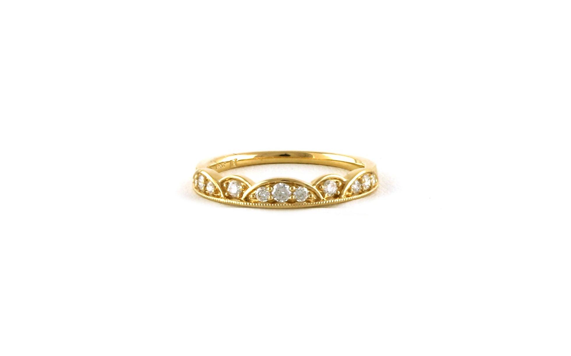 Scalloped Edge Diamond Wedding Band in Yellow Gold (0.23cts TWT)