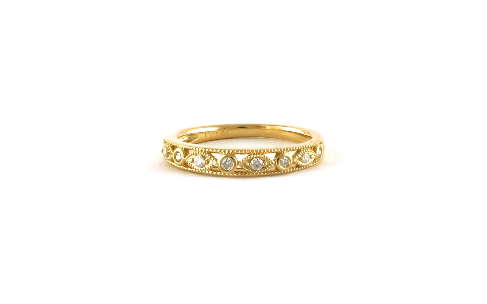 Alternating Shape Milgrain Edge Diamond Wedding Band in Yellow Gold (0.13cts TWT)