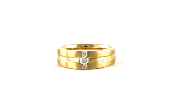content/products/3-Stone Wide Tapered Men's Wedding Band in Yellow Gold (0.23cts TWT)