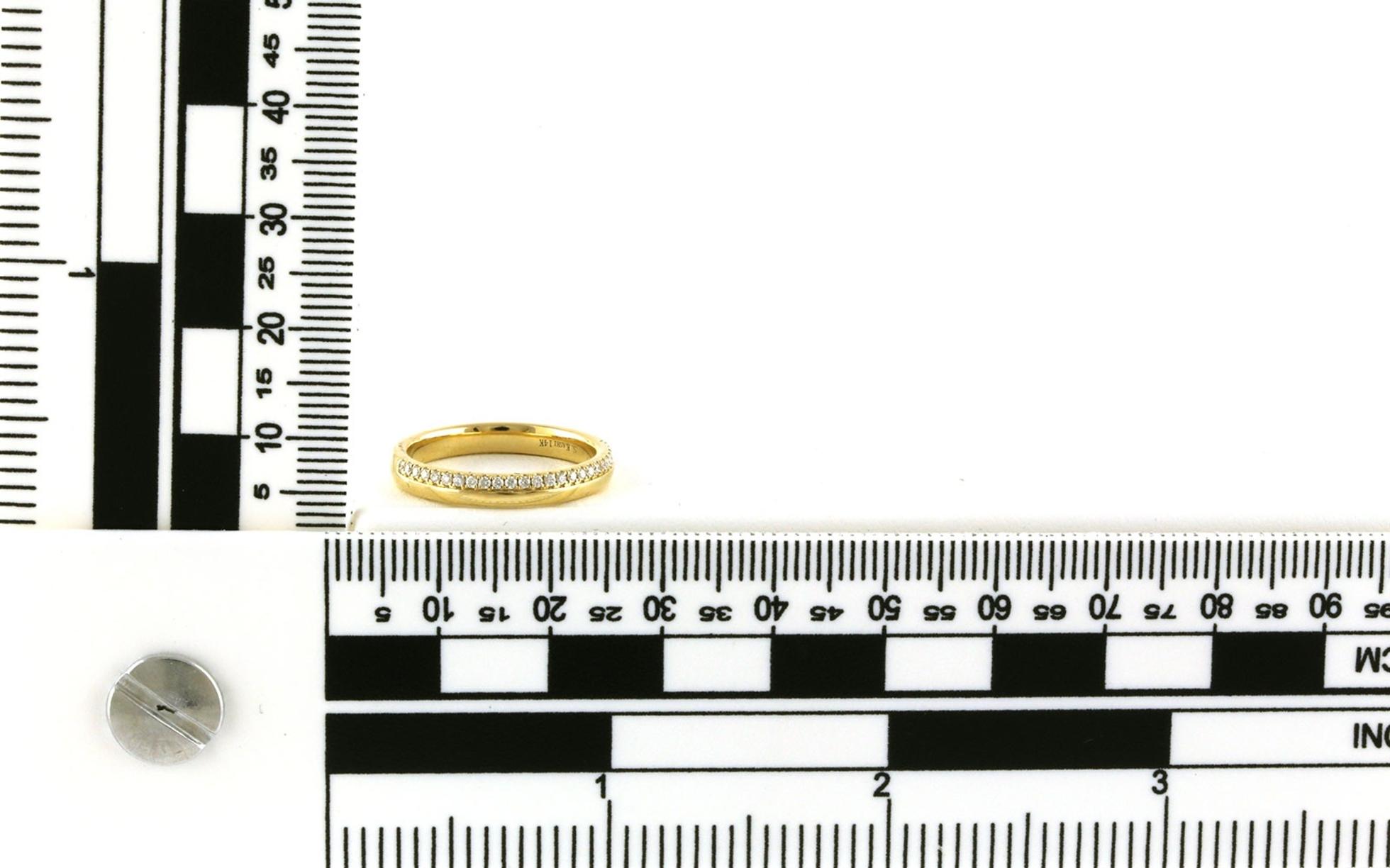 Pave Diamond and Polished Wedding Band in Yellow Gold (0.16cts TWT) Scale