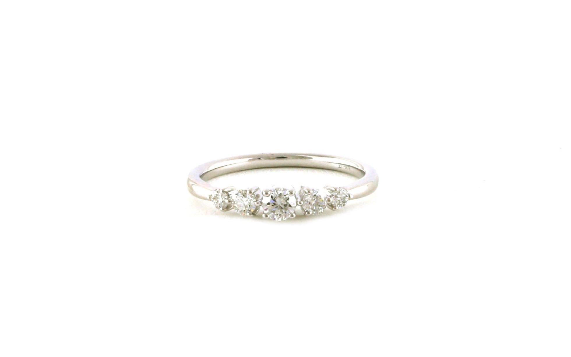 5-Stone Graduated Diamond Ring in White Gold (0.42cts TWT)