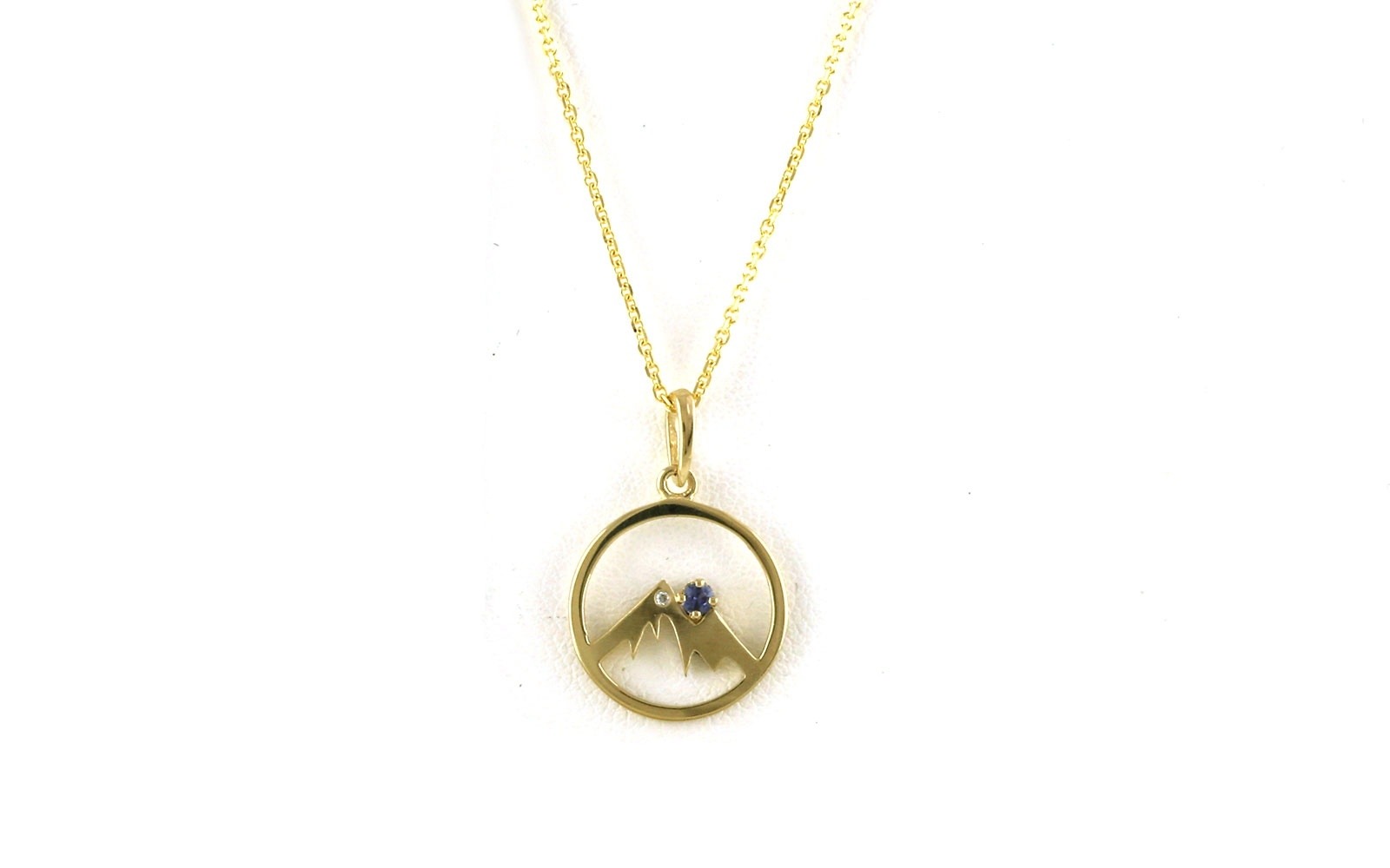 Circle Mountain Huckleberry Yogo Sapphire and Diamond Necklace in Yellow Gold (0.06cts TWT)
