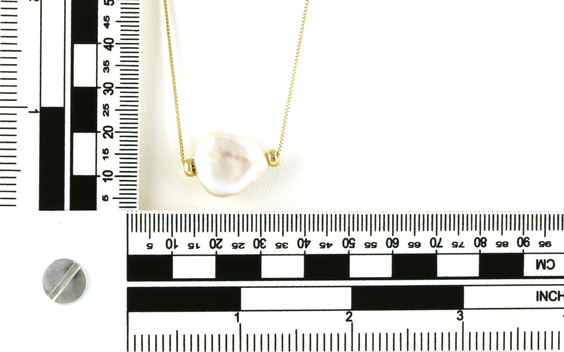 Solitaire "Keshi" Slide Pearl Necklace in Yellow Gold scale
