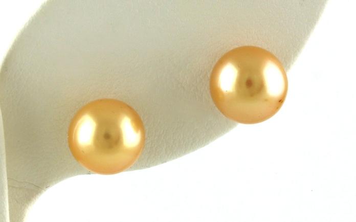 content/products/Dyed Gold Fresh Water Pearl Stud Earrings in Yellow Gold