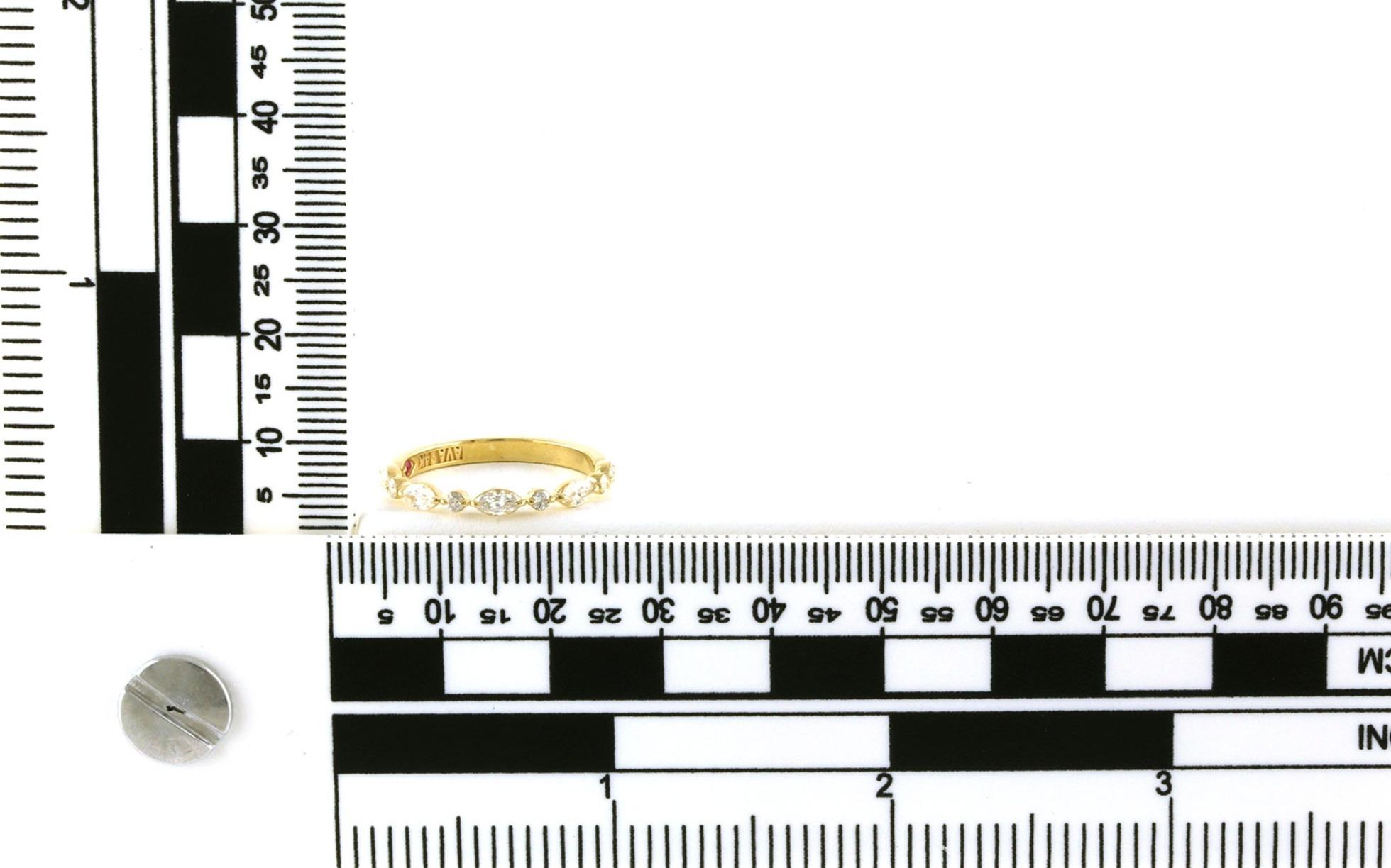 Alternating Round and Marquise-cut Diamond Wedding Band in Yellow Gold (0.60cts TWT)
