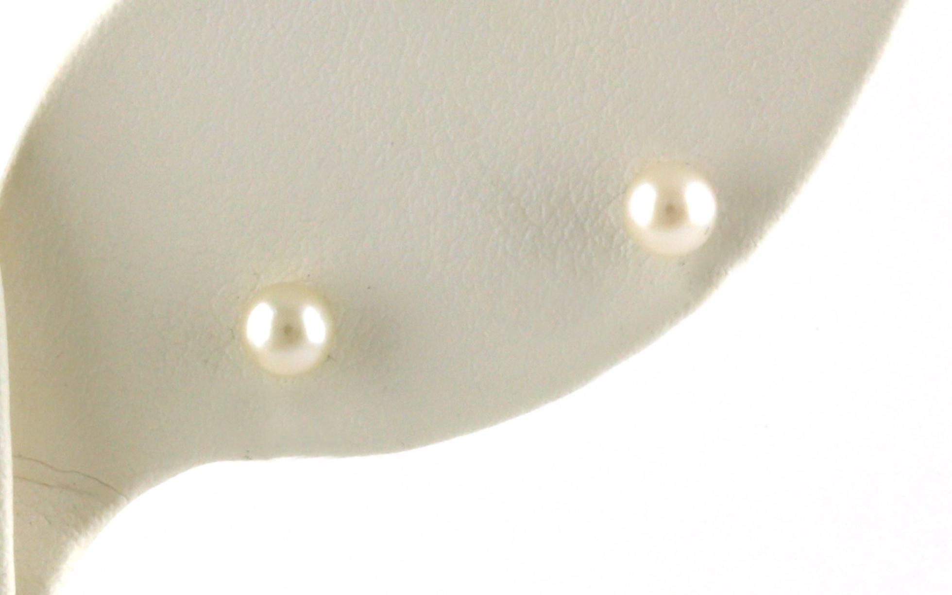 Fresh Water Pearl Stud Earrings in White Gold (4 - 4.5 mm)
