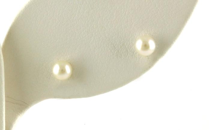 content/products/Fresh Water Pearl Stud Earrings in Yellow Gold (4 - 4.5 mm)