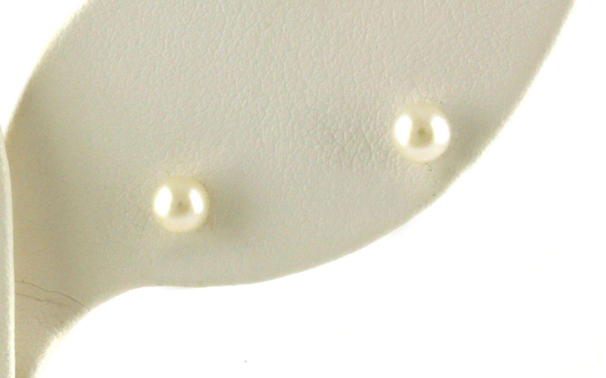 Fresh Water Pearl Stud Earrings in Yellow Gold (4 - 4.5 mm)