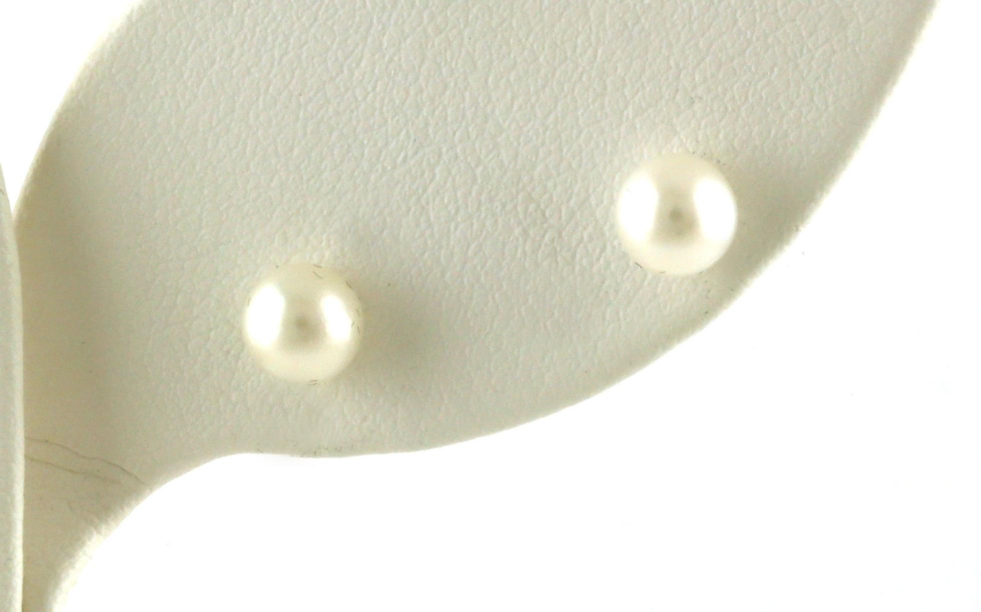Fresh Water Pearl Stud Earrings in White Gold (5 mm)