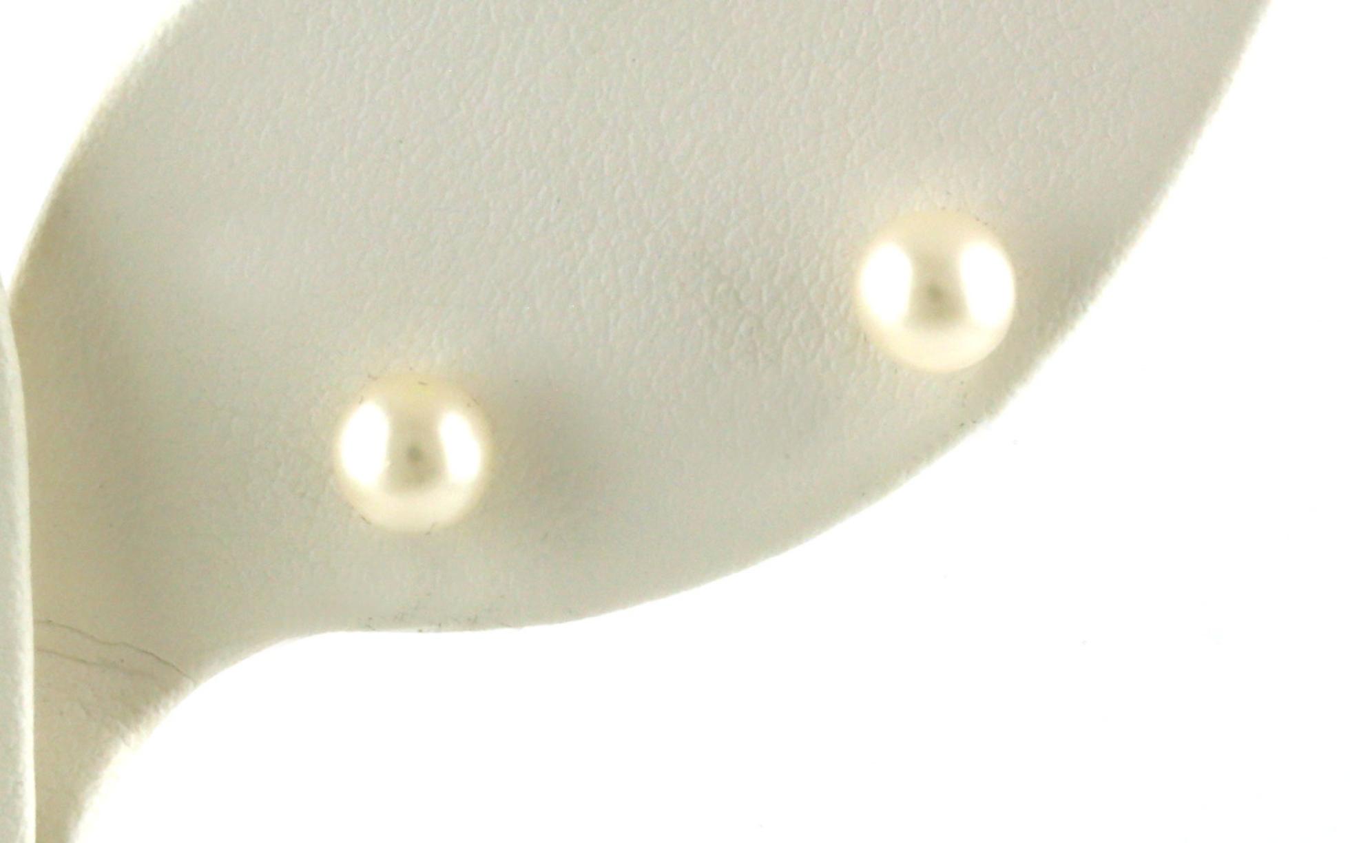 Fresh Water Pearl Stud Earrings in Yellow Gold (5 mm)