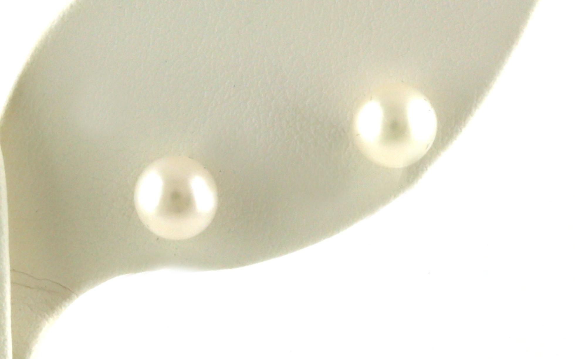 Fresh Water Pearl Stud Earrings in White Gold (6 mm)